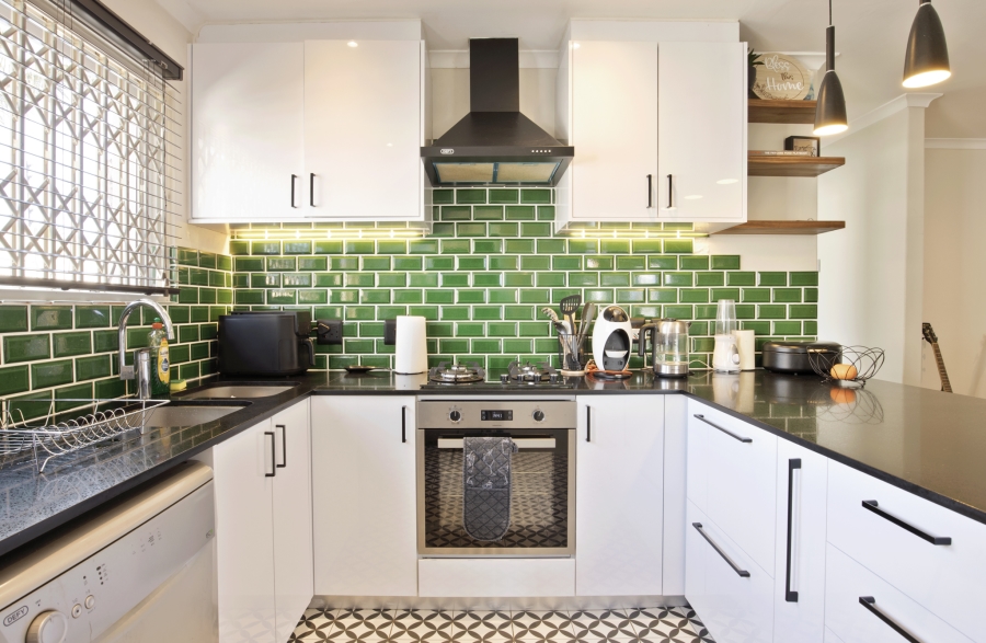 3 Bedroom Property for Sale in Sunningdale Western Cape